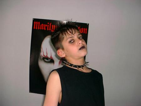 moi en gotique ma soeur mavai pri en cobaille pour des foto!!